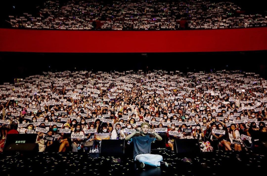 addictedtoygass's tweet photo. Almost 4 years since I last saw you. I'm glad I endured & waited. You and your words gives me comfort, u're one of the reasons why I keep going, you make me feel alive, you make me want to live more.I love you so much,see you soonest!
#ItsBInAWhile #HANBIN #λΉμμ΄
@shxx131bi131 https://t.co/yfykhuHt8U