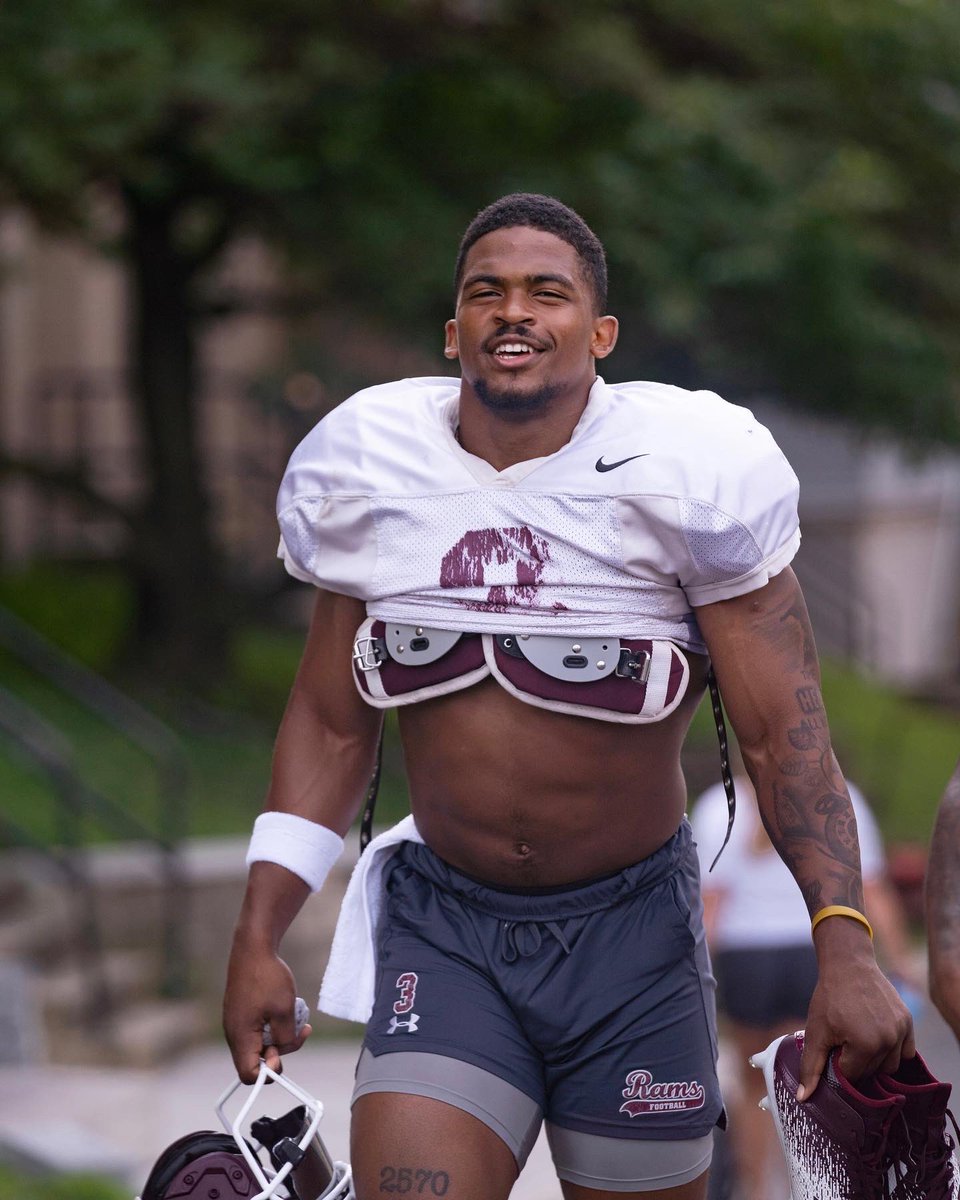 NCAA_FCS's tweet photo. That game week feeling!

#FCS x 📸 @FORDHAMFOOTBALL 
https://t.co/tFWmV9XsgJ