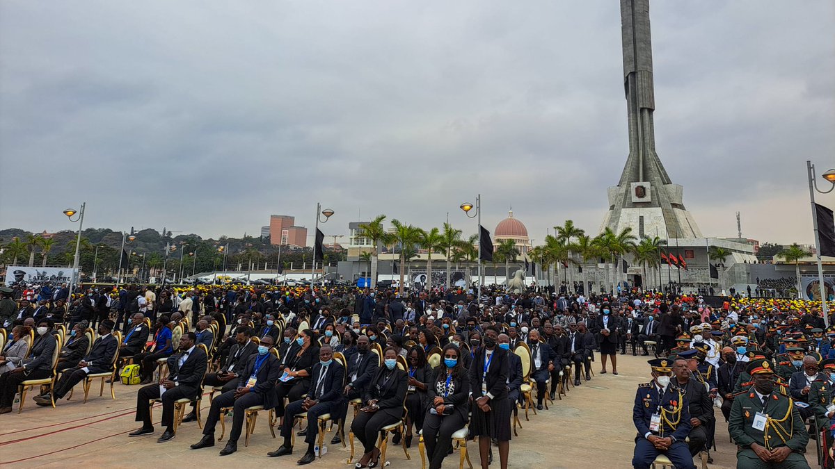 jeune_afrique's tweet photo. #Angola : les funérailles de José Eduardo dos Santos, moment historique et politique
👉Le récit de notre envoyée spéciale à Luanda, @EstelleMaussion 👇
https://t.co/z8E8Dm0qZc https://t.co/Gj9kckS7Vh