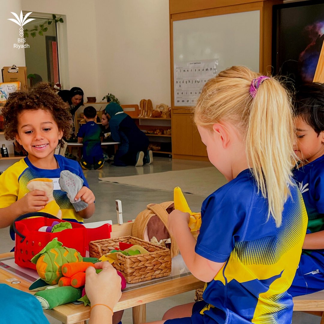 bisriyadh's tweet photo. What a beautiful day we had for our first day back at #BISRDQ yesterday ☀️It was so good to have all our students and parents back on campus and to see our #BISRSenior students enjoying their newly built campus! 👏📚📖 https://t.co/qkdGJKO3Bw