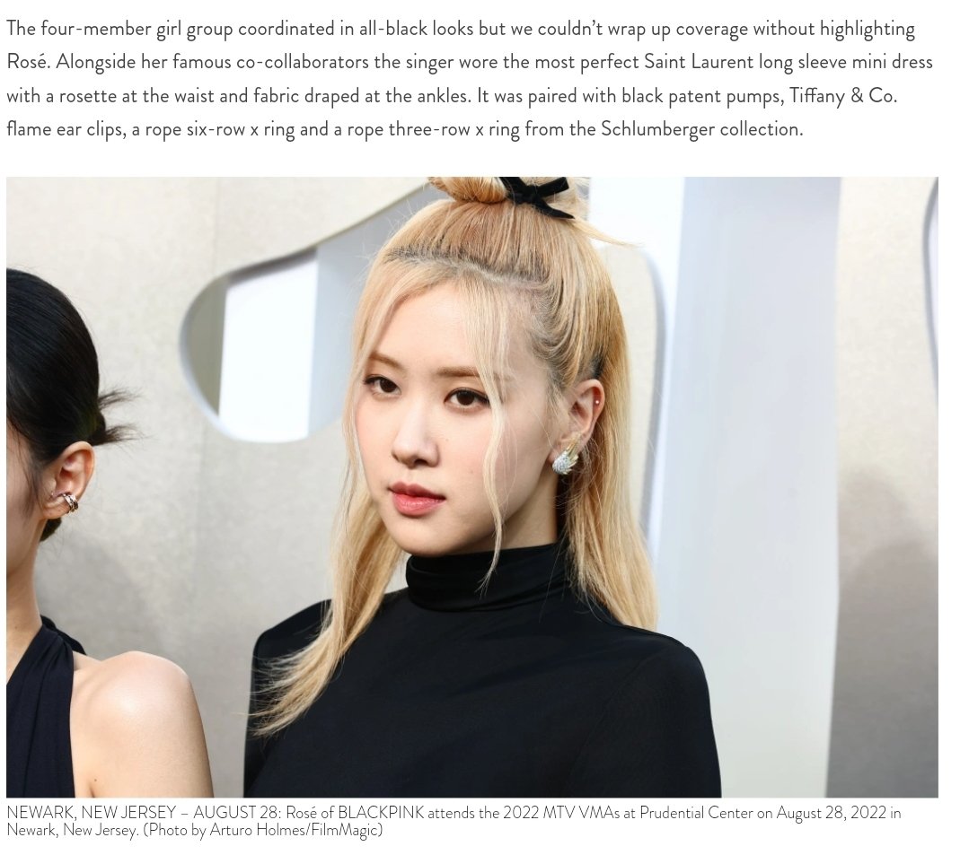 chaedatestrr's tweet photo. "The four-member girl group coordinated in all-black looks but we couldn’t wrap up coverage without highlighting Rosé." https://t.co/YjJaa6HMzG