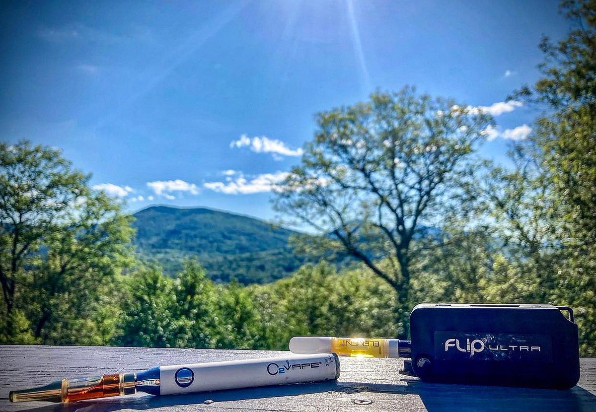 O2vape's tweet photo. #repost @adamcrist
Traveling through time 💨
#flipultra #vapepen #vapefam #vapeon #vapenation #liveresin #liverosin #distillate #co2extract https://t.co/MsuK9CqJaN