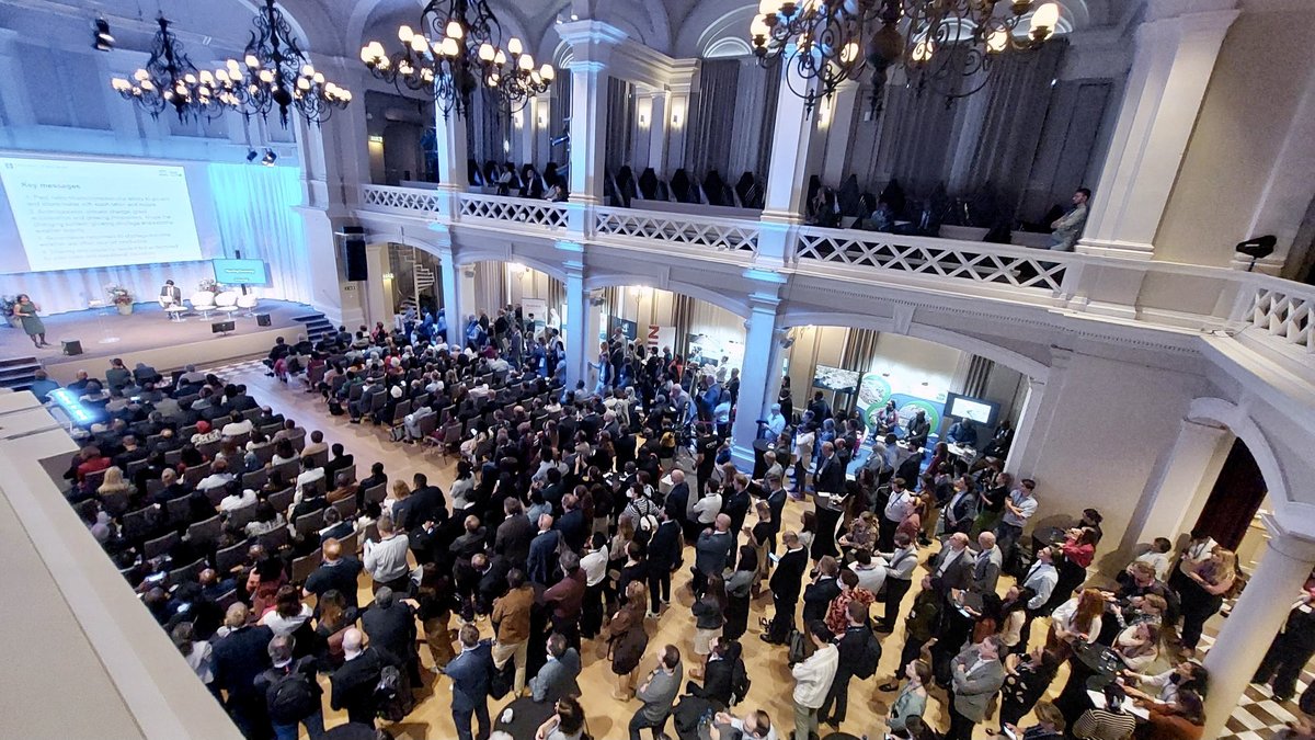 SIWI (@siwi_water) on Twitter photo Full house for #WWWeek opening!
➡️<a href="/lan_wang/">Lan Wang-Erlandsson</a> explains state of freshwater 2day
➡️Prof Gupta on link btwn property rights related 2 water + transparency
➡️Panel w Prof Gupta <a href="/SarojJha001/">Saroj Kumar Jha</a> + <a href="/ma3lim_h/">Hafsa Maalim</a> on how water can & should be governed
➡️Sandra Postel concludes w hope + solutions Full house for #WWWeek opening!
➡️<a href="/lan_wang/">Lan Wang-Erlandsson</a> explains state of freshwater 2day
➡️Prof Gupta on link btwn property rights related 2 water + transparency
➡️Panel w Prof Gupta <a href="/SarojJha001/">Saroj Kumar Jha</a> + <a href="/ma3lim_h/">Hafsa Maalim</a> on how water can & should be governed
➡️Sandra Postel concludes w hope + solutions