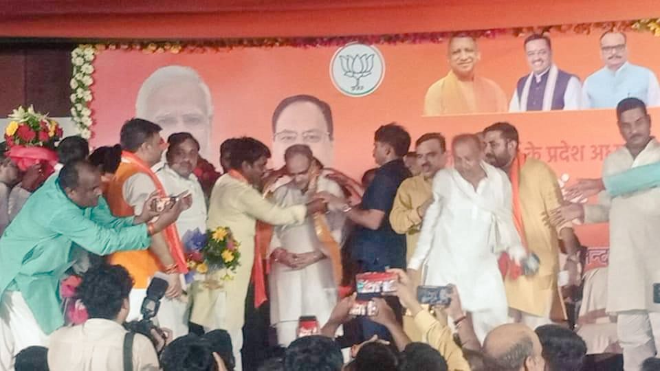 314_ganesh's tweet photo. कंधे बदलते रहेंगे  जिम्मेदारी वहीं रहेगी

आज लखनऊ में भारतीय जनता पार्टी उत्तर प्रदेश के नवनियुक्त मा• प्रदेश अध्यक्ष चौधरी भूपेंद्र सिंह जी के प्रथम आगमन पर स्वागत एवं अभिनंदन किया !
आपका कार्यकाल यशस्वी हो शीर्ष नेतृत्व को सादर आभार!
#भूपेंद्र_चौधरी https://t.co/NCDBKuRpuz