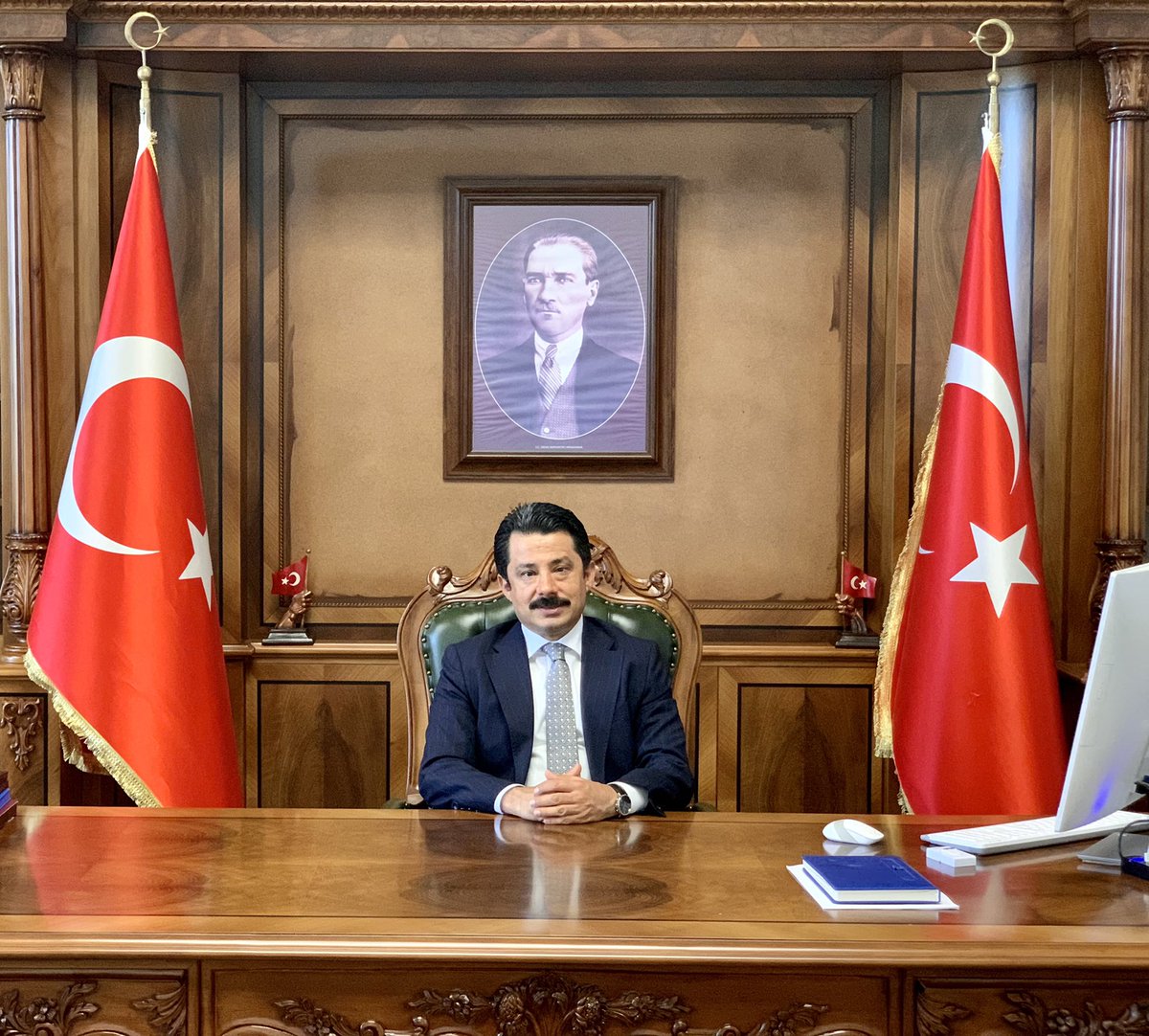 İskenderun Kaymakamlığı vazifesine bugün itibariyle başladım.
Görev yaptığım diğer yerlerde olduğu gibi #İskenderun’da da duam odur ki;
Cenab-ı Hak hayırlı hizmetler yapmayı ve hayırla anılmayı nasip etsin.