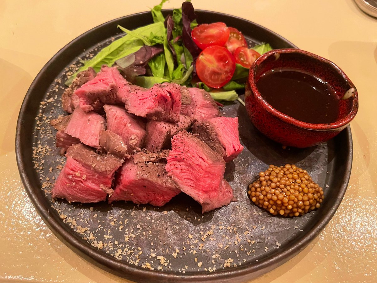 ago_sto's tweet photo. 月曜日の夜✨

雨のおかげか、店内まだまだお席あいております😂🙌🏻

本日も美味しいお酒と、お酒に合うお料理をご用意してお待ちしております♪

#八王子 #バー
#agosto #アゴスト
#ヒューガルデン #生ビール
#黒毛和牛 #サイコロステーキ https://t.co/PKhAFfhhqt