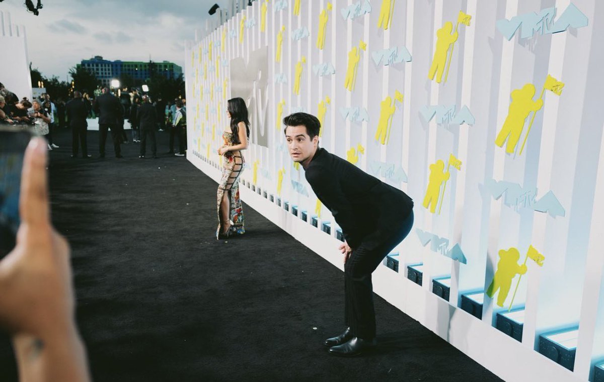 urielyrow's tweet photo. Hi Frens! I'm back! Sharing some of the new Content of our favorite boy Brendon Urie ❤️‍🔥 https://t.co/GfzisSHPHo