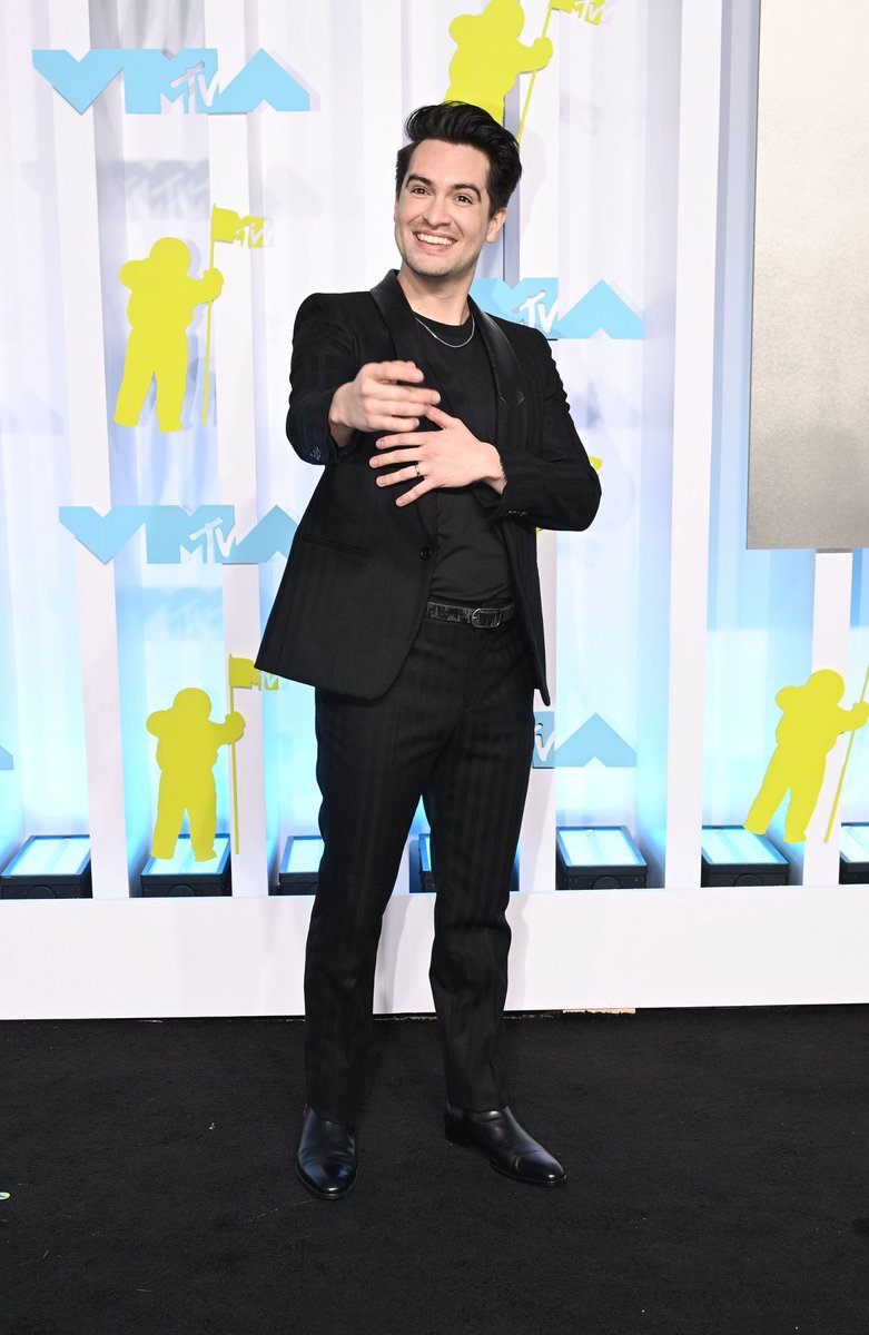 urielyrow's tweet photo. Hi Frens! I'm back! Sharing some of the new Content of our favorite boy Brendon Urie ❤️‍🔥 https://t.co/GfzisSHPHo