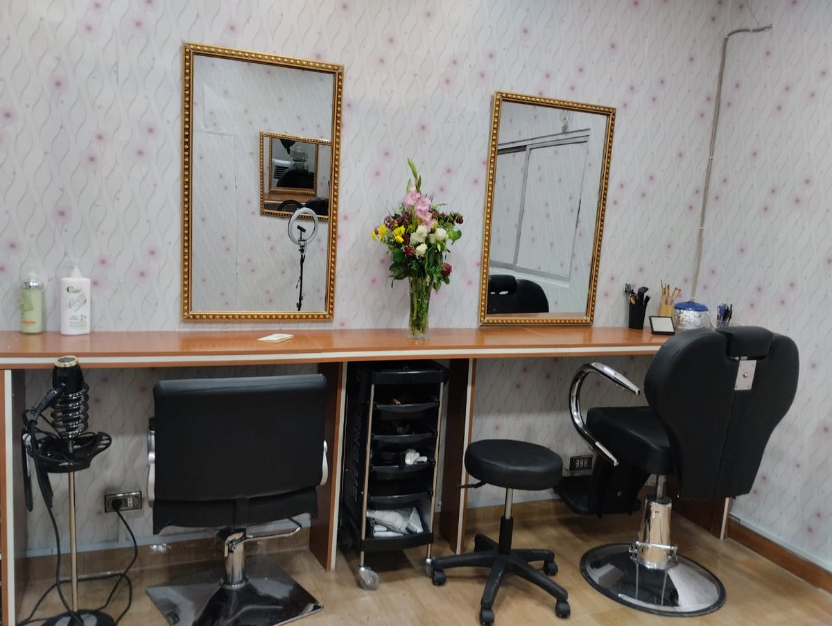 HI_MiddleEast's tweet photo. Haneen, 21, is a Jordanian girl with a partial hearing impairment. The Inclusive Employment project funded by #Drosos supported her in pursuing her dream and joining a beauty academy. She also received a grant from HI #Jordan to start her small home business and begin her journey https://t.co/Vh0evKfd2s