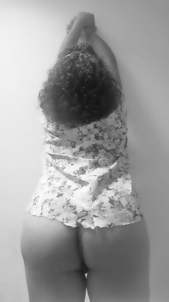 Crisjavsw's tweet photo. Y dice que casi no tiene 🍑 necesito 2 manos para abarcar nada más una 😏🤤 https://t.co/mxpi6pcome