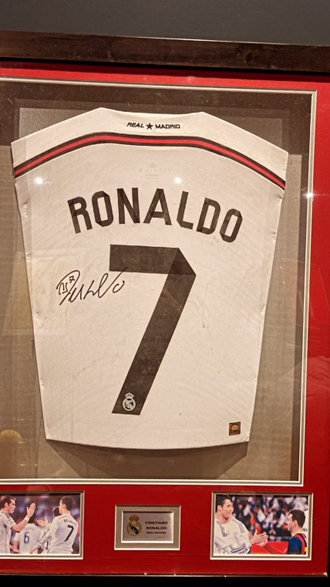 ⚽️ FREE - Don’t miss out! ⚽️

To celebrate the creation of this account and soon-to-be podcast, one lucky person will win the signed item below! 🎉

To enter:
Retweet this post ✅ 
Follow us ✅

Good luck!