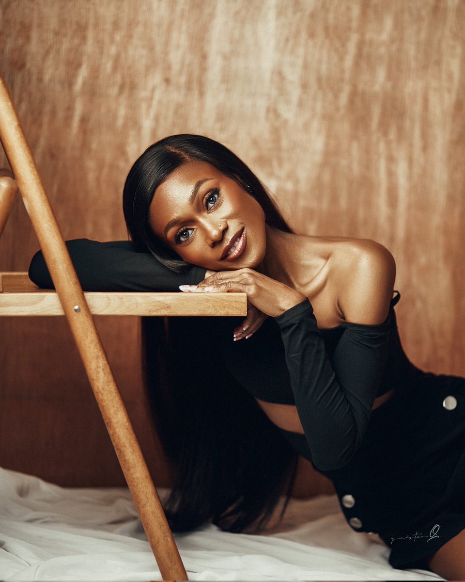 quistar_'s tweet photo. You've never seen a mother of three looking this young. 🔥
As a photographer, one of your prayers is to find a client that values you and gives you the freedom to experiment.😁
Zee is a favourite client. If this crosses your feed, say Bappy Birthday to Zee.
TITLE: NEANIMORPHIC. https://t.co/l6N8xEIjQW