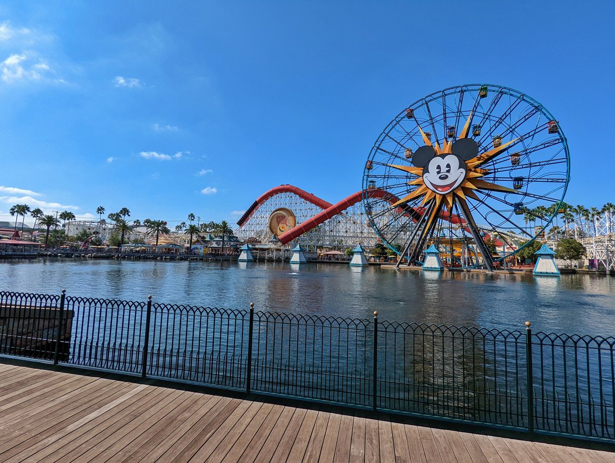 EpicDisneyGirl's tweet photo. Seeing Mickey Mouse always puts a smile on my face.
💙💙💙
#Disneyland https://t.co/A3lKCWSW41