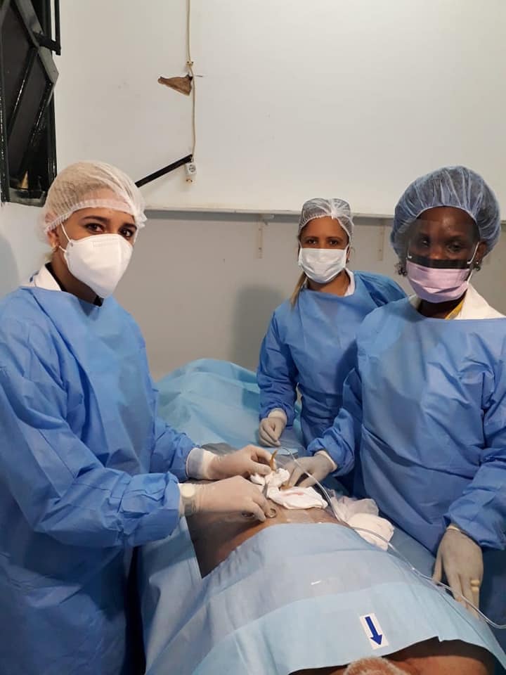 El ejército de batas blancas de #Cuba es inexpugnable porque su único propósito es combatir y derrotar a la muerte. #HéroesDeLaSalud #IntegraciónHumanista <a href="/cubacooperaven/">Brigada Médica Cubana en Venezuela</a> <a href="/MINSAPCuba/">Ministerio de Salud Pública de Cuba</a> <a href="/japortalmiranda/">José Angel Portal Miranda</a> <a href="/PardoRegla/">Regla Angulo Pardo</a>