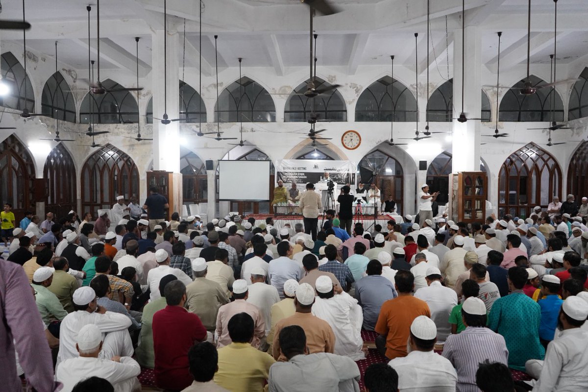 JIHMarkaz's tweet photo. A condolence meeting on the demise of the former President of Jamaat-e-Islami Hind, Maulana Syed Jalaluddin Umari was organized in the Ishaat-e-Islam Trust Masjid at the JIH headquarters, Jamia Nagar, New Delhi, Sunday evening. 1/2

#JamaateIslamiHind #MaulanaSyedJalaluddinUmari https://t.co/Qr1LpUrepq