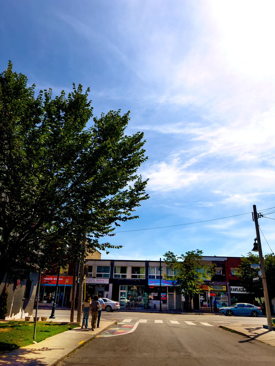 AnnBradfield's tweet photo. Back to the #streetphotography #toronto #cityview #citylimit #street https://t.co/wGculSIhkO