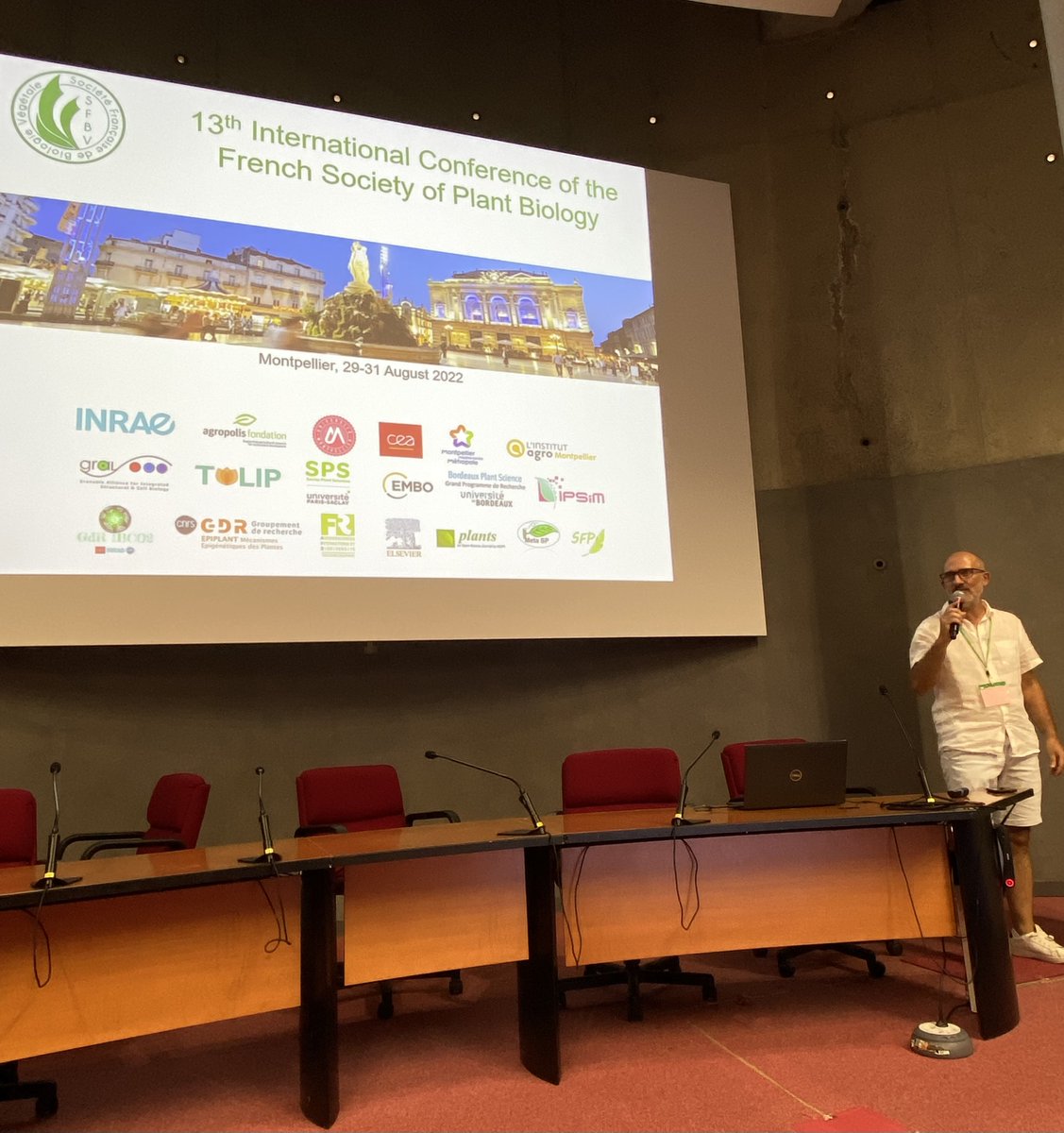 IPSiM_fr's tweet photo. Christian Dubos opens the 13th International Conference of the French Society of Plant Biology, Montpellier
@IPSiM4 @INRAE_DPT_BAP @institutagro @EMBO @ElsevierConnect @Montpellier3m @Agrofondation @umontpellier @CEA_Officiel
@TULIP_GS_LabEx @SPS_Plant_Sci @epiplant
@GPR_BPS https://t.co/H55shqaUvk