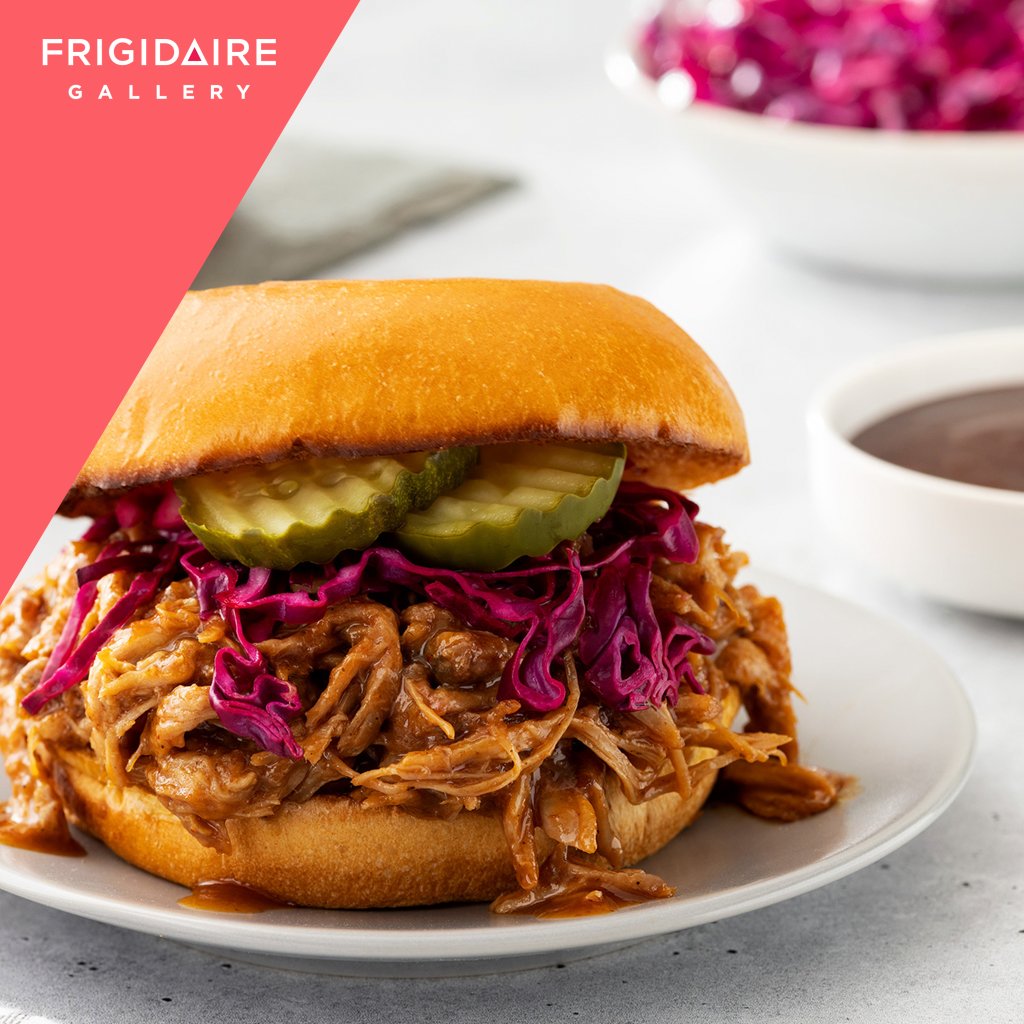 With Slow Cook from Frigidaire® your food cooks slowly &amp; at a lower temperature (as low as 100° F) allowing you to lock-in moisture &amp; flavor, without over or undercooking 👩🏻‍🍳 pbxx.it/HHxe1c