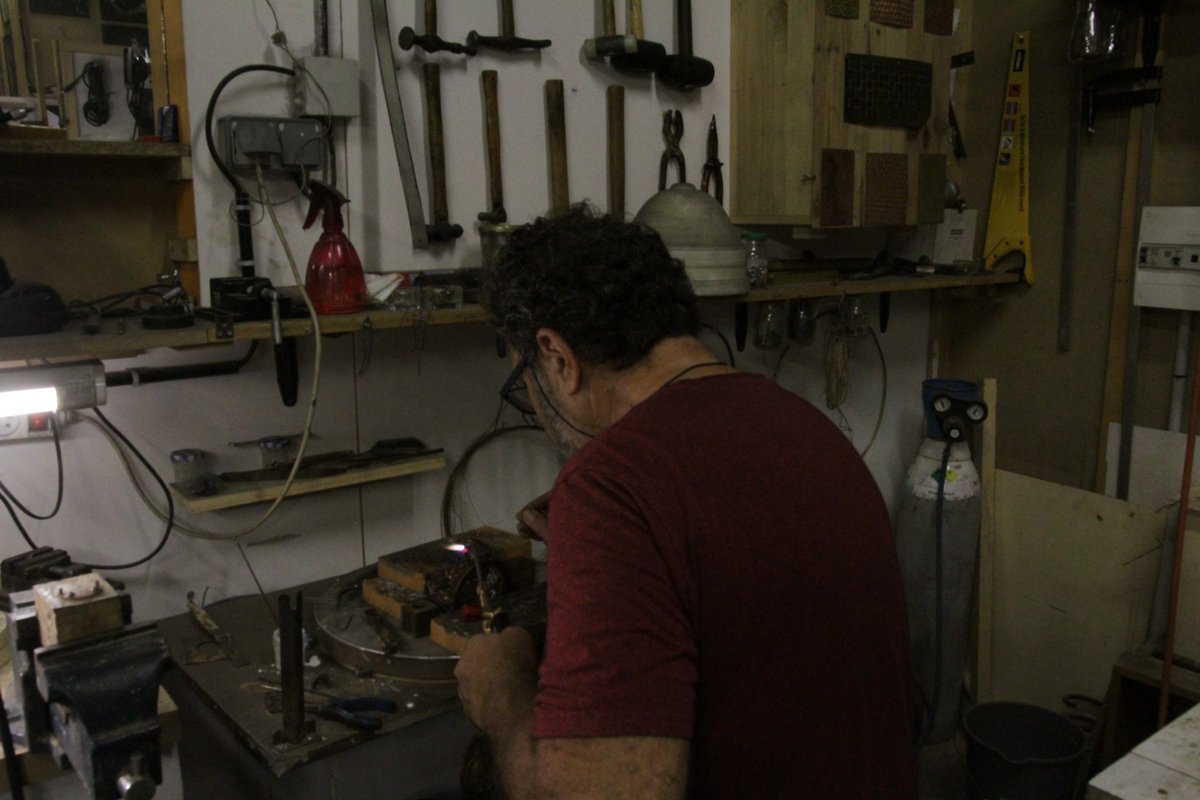 LesMusesdeParis's tweet photo. Retour en images sur le dernier #ZoomSur sur l'Atelier MayeCamarena, spécialisés dans l'orfèvrerie d'art. 
Un podcast de @ybesson9 disponible sur toutes les plateformes d'écoute : https://t.co/cTr8AOJ5Rs https://t.co/0KIImLcHEr