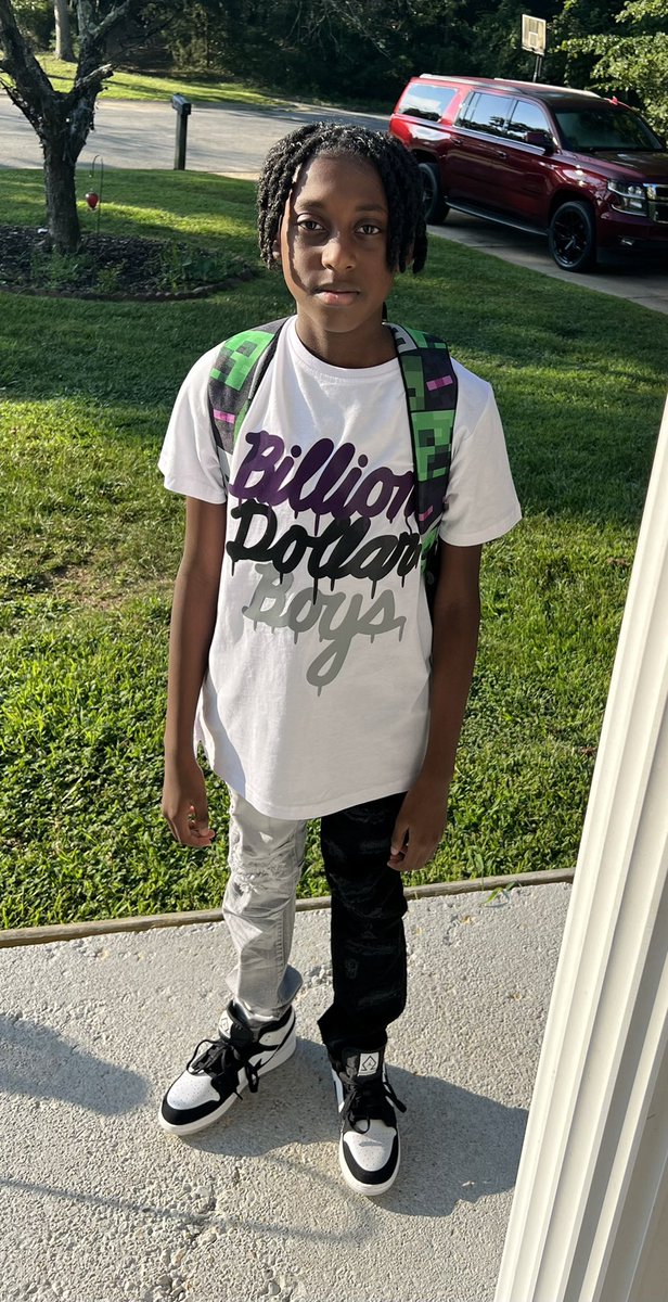 1st day of school for my 5th, 8th and 12th grader. This is the last 1st day for each one them in elementary, middle and high school! #gooddaydc #StCharlesHS #BenjaminStoddertMS #BrownES #ccps <a href="/CCPS/">Charles County Public Schools</a> <a href="/DrBrownSchool/">Dr. Brown Elementary</a> <a href="/StCharlesHS/">St Charles High School</a> <a href="/StoddertCCPS/">Benjamin Stoddert MS</a> <a href="/TuckerFox5/">Tucker Barnes</a>
