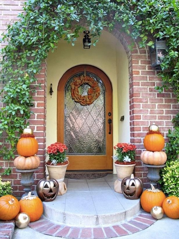 hgtv's tweet photo. Which of these fall-tastic entryways has you ready for autumn? https://t.co/o3MxFUPvBA