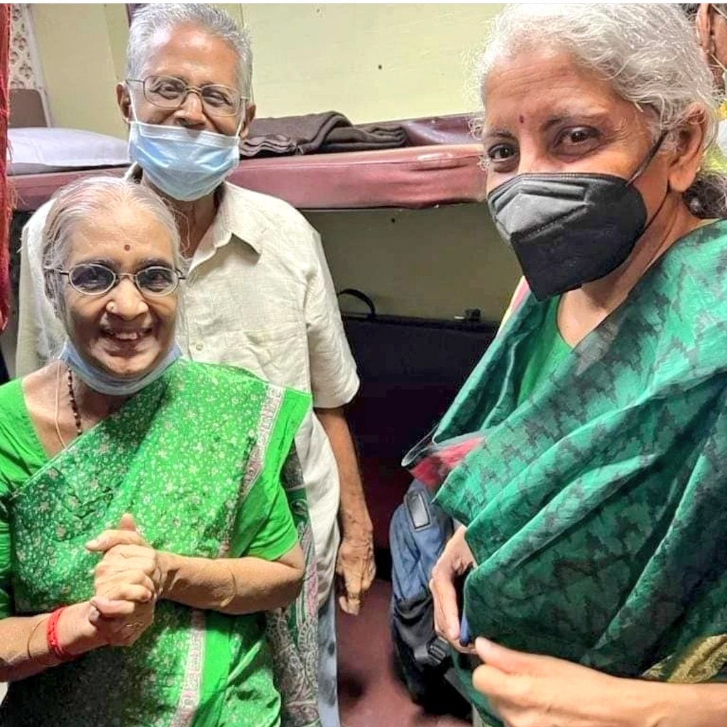 BJPSCCellMH's tweet photo. #PartyWithDifferences
.
.
Union Minister of Indian Government Smt. Nirmala Sitharaman is Travelling From The Train. Rest Leaders Of Opposition Needs Private & VIP Traveling Facilities.
@nsitharaman
@BJP4India
@BJP4Maharashtra https://t.co/zlLZdmuZDG