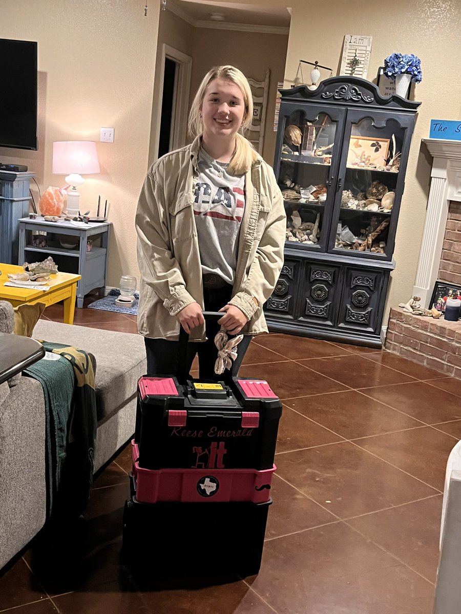 stolle_rachel's tweet photo. Fist day of college at 16 @tstcwaco #welding 🥳 💥 #dualenrolled  wearing her grandpas oil field fire resistant shirt ❤️ @TSTCstrong @TSTCproud  #tstcwaco https://t.co/HIhN6V0Ghe