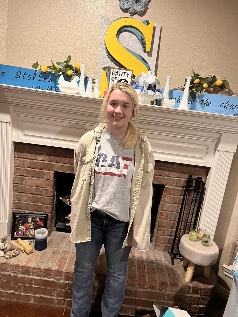 stolle_rachel's tweet photo. Fist day of college at 16 @tstcwaco #welding 🥳 💥 #dualenrolled  wearing her grandpas oil field fire resistant shirt ❤️ @TSTCstrong @TSTCproud  #tstcwaco https://t.co/HIhN6V0Ghe
