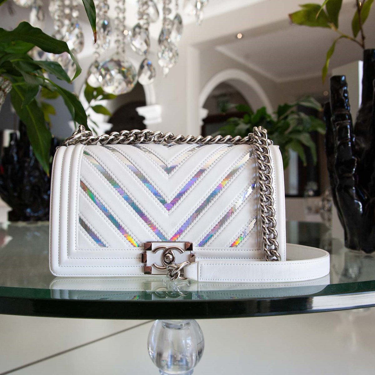 luxityZA's tweet photo. Go in style with this gorgeous Chanel Iridescent Chevron Quilted Boy bag. It's an elegant and timeless piece to add to any collection.

🛍️ - https://t.co/i2ncusdUg9 https://t.co/U2rAkFFTNH