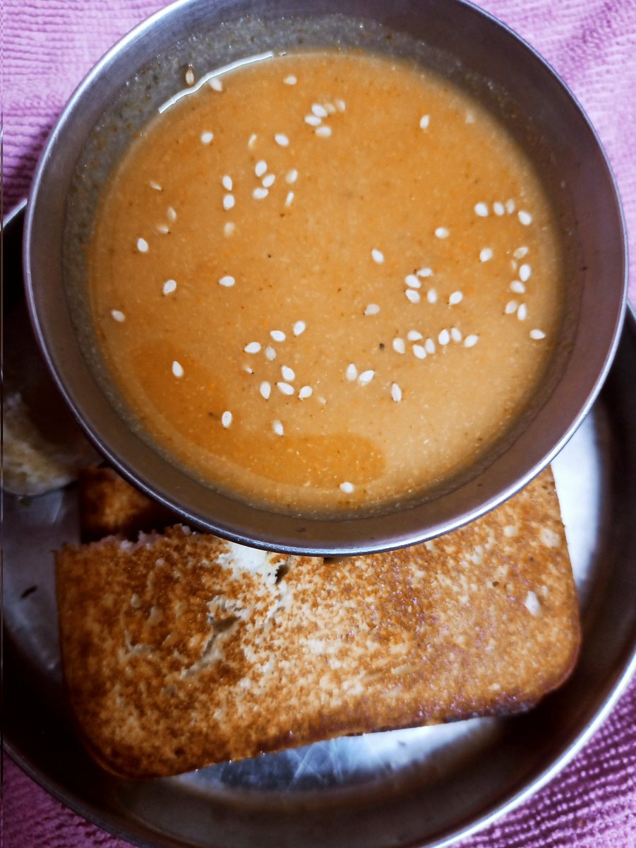 Rohinips1's tweet photo. And soup it is! My kids cannot even guess what veggies went into it. According to them it is either carrot, tomato or pumpkin soup🤭
#soupforgoodhealth #remedyforcold
#kidshealth https://t.co/QCIo0fEqlT