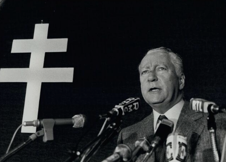 AGaullisme's tweet photo. «S’agissant des affaires publiques,c’est le pain quotidien de ceux qui gouvernent. Les hommes d’Etat doivent aimer les tempêtes de l’histoire,et toujours,plutôt que d’attendre et de subir,créer l’événement» écrira #PierreMessmer décédé le 29/08/2007 @Fondation_CdG @O2LaLiberation https://t.co/QjCaPrfHKB