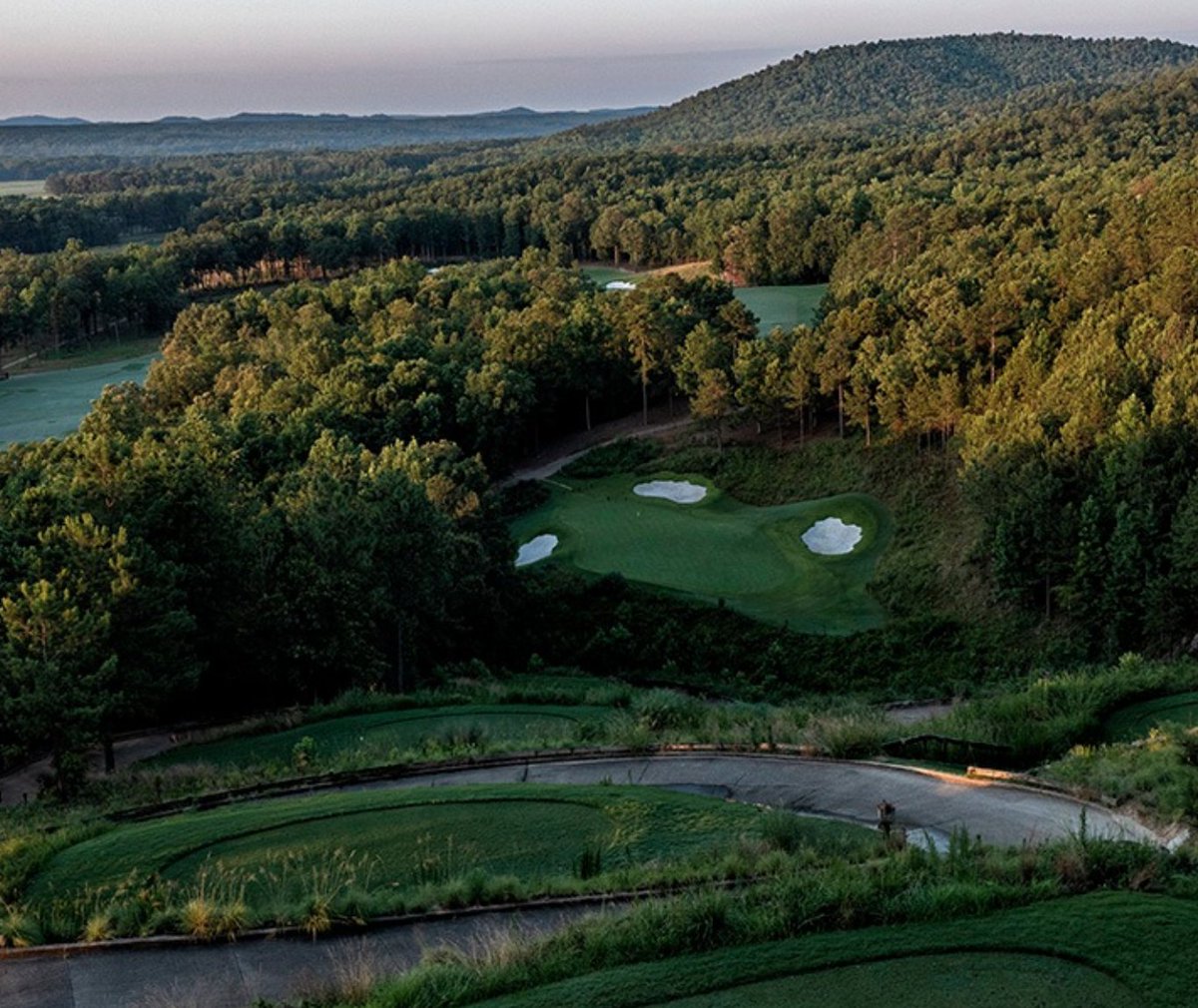 PursellFarms's tweet photo. Early morning on No. 5. Great view of that 172-ft. vertical drop. #FarmLinks #golf #golfresort #memorable #playgolf #timeforgolf #letsplaygolf #AlabamaGolf https://t.co/NJDh65e40e