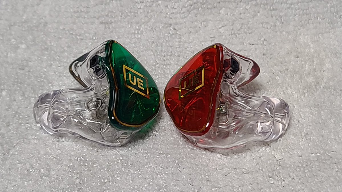 taka25842499's tweet photo. なんかガラスコーティング流行ってるなぁ。少し前に買ったけど画像あげてなかった。
何度も磨いて乾かしてを繰り返したらテカテカになりました。

#ガラスコーティング
#カスタムIEM
#UELIVE https://t.co/JVPGM4SEmQ