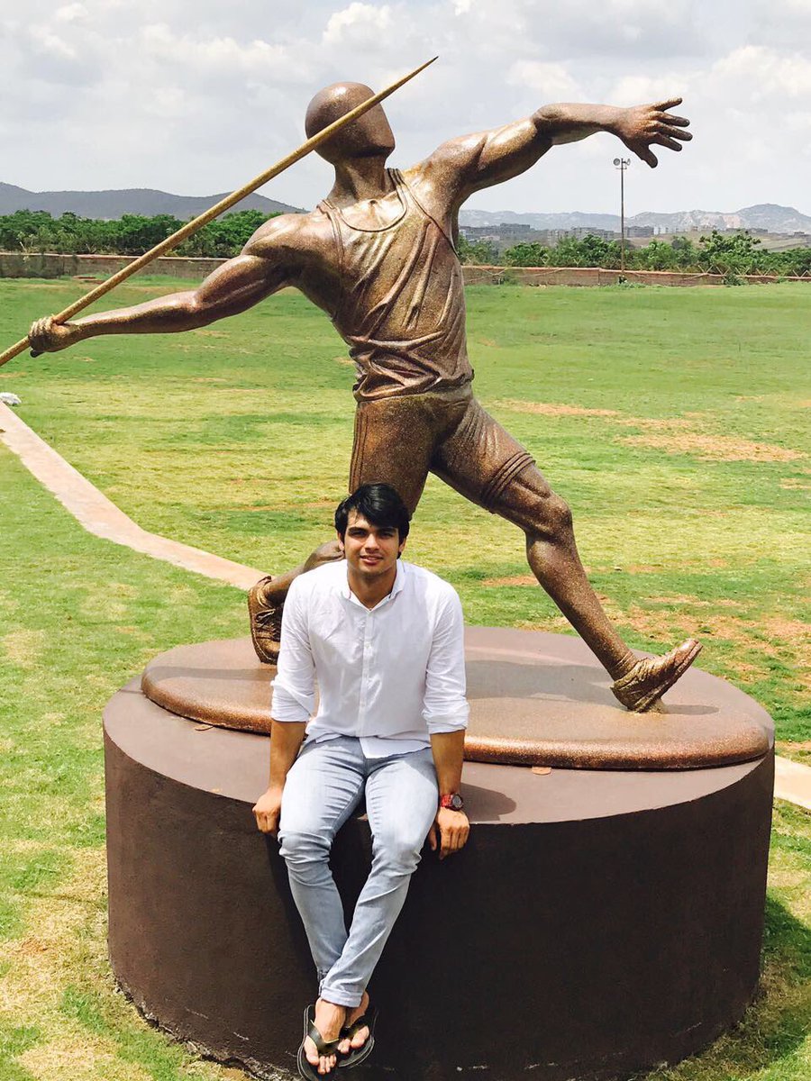 On #NationalSportsDay, I appeal to every single Indian to play a sport, stay active and healthy. Let's make India a great sporting nation! 🇮🇳