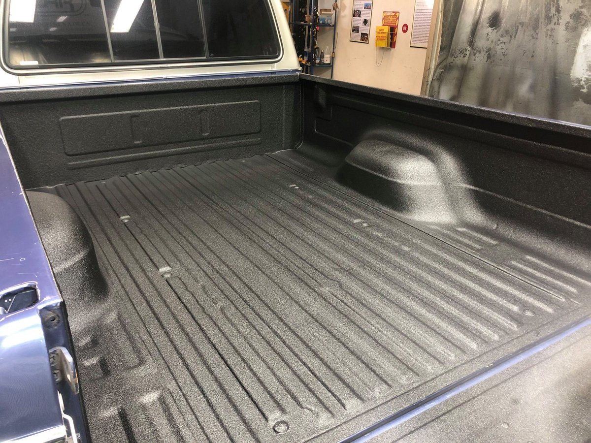 Linexukraina's tweet photo. Що таке Bedliner? Бедлайнер – це зазвичай захисний пластиковий вкладиш на дні вантажного відсіку вантажівки або пікапа. Він прийшов на зміну звичайному покриттю з дощок або ДСП, бедлайнер непогано справлявся із захистом металу кузова від механічних… https://t.co/ZfxYcWITgg https://t.co/bppsdFsQQD