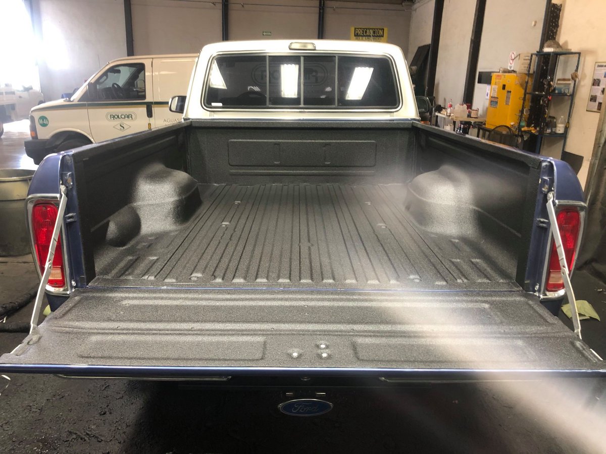 Linexukraina's tweet photo. Що таке Bedliner? Бедлайнер – це зазвичай захисний пластиковий вкладиш на дні вантажного відсіку вантажівки або пікапа. Він прийшов на зміну звичайному покриттю з дощок або ДСП, бедлайнер непогано справлявся із захистом металу кузова від механічних… https://t.co/ZfxYcWITgg https://t.co/bppsdFsQQD