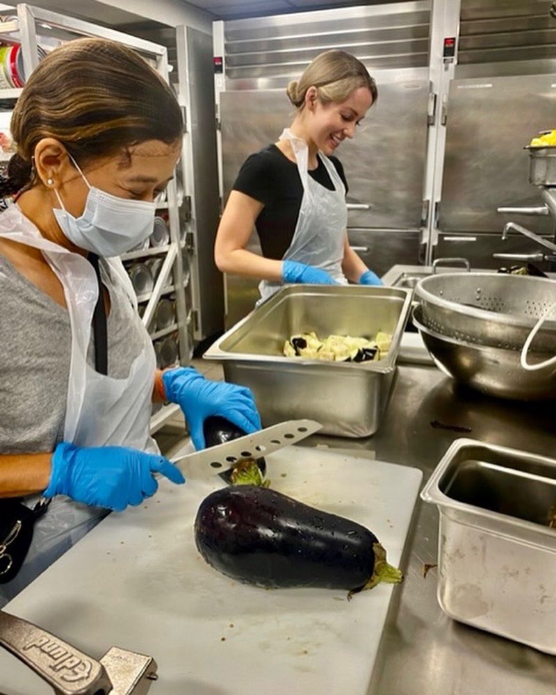 thereddoorplace's tweet photo. Some photos from The Red Door Place’s meal prep with Chef Nancy and crew creating a Lemon Herb Chicken lunch. Great job crew! #nonprofit #charity #soupkitchen #donate #foodinsecurity #community
All photos courtesy of @ChefNancyFancy 

https://t.co/lvgws7NaHN https://t.co/9EhYSxTZTu