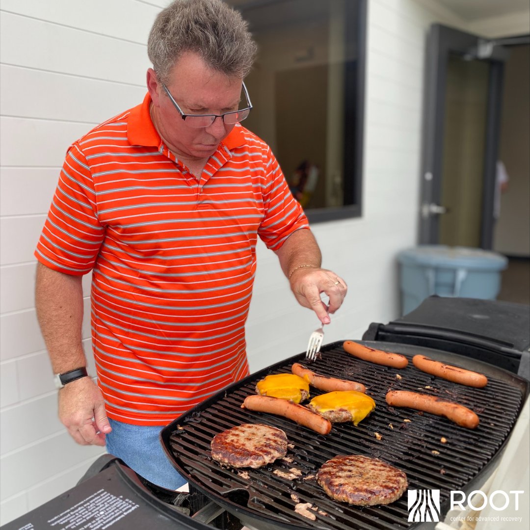 RootCenterCT's tweet photo. Our New Britain Clinic staff held an end of the summer bbq the other day! We love our staff and how we come together as a team and as a family! #JobLove #StaffAppreciation #RootReason Check out our current job openings at: https://t.co/LmvJOExIYo https://t.co/U2CFJyDE3v