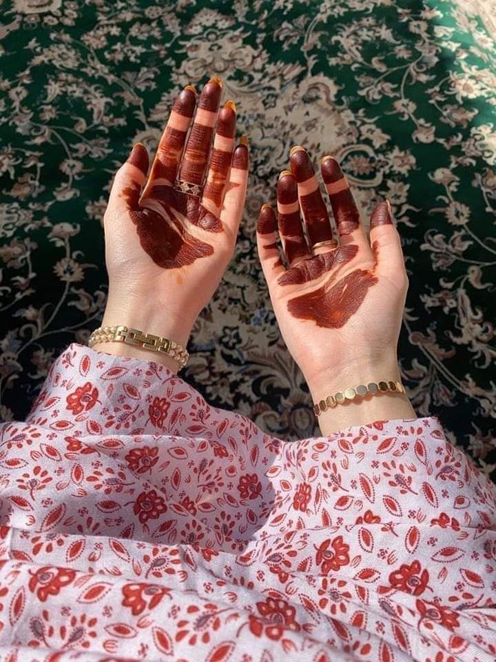 MarbyhM's tweet photo. بدويه لا كشخت حنت يديها ؟*
التحشم و التعفف ماركتها . . !
لا مشت خطوه تخطف عيون شاعر !*
مملكة شعره تغازل مملكتها# https://t.co/WDTddHOshW