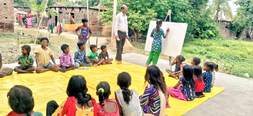 saurabhiirm's tweet photo. In Naraulidih panchayat of #Muzaffarpur, 37 children who were either out of school or were irregular are being guided &amp; motivated by volunteers of @ActionAidIndia to attend #School on a regular basis. @sndeep @arvindamuz1 @Dr_SharadKumari @dipalisharma02 @dastagiralig https://t.co/0Io5YrpMfN
