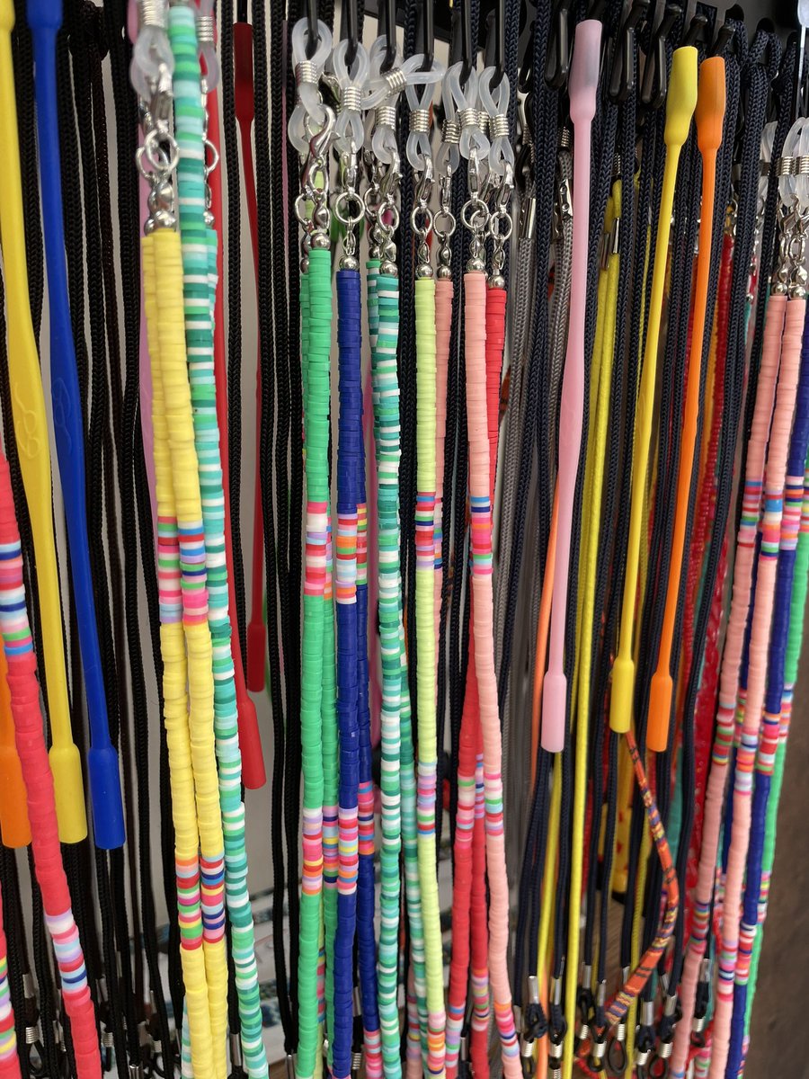 OPTICAUTEBO's tweet photo. Cordones de colores para tus gafas https://t.co/OyEU0euyUC