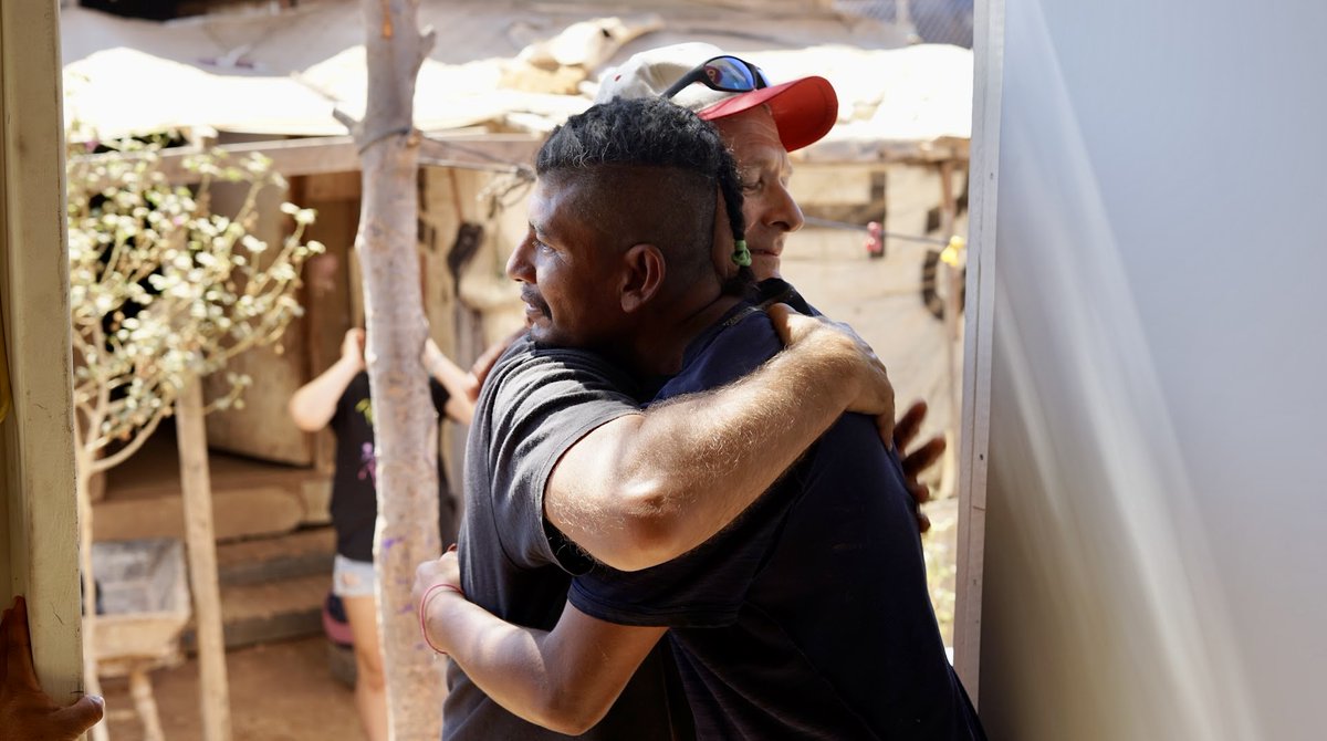 LiveDiff's tweet image. One of the best things about a public build is making friends from all over 🤝  We’re so grateful for this group's hard work and dedication, and can’t wait to welcome them back in the future. 
Interested in joining a LiveDifferent Build? Learn more: bit.ly/3RA2GTp