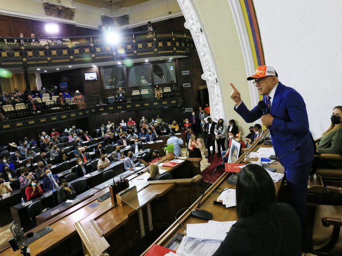 FundapretM's tweet photo. #EsNoticia Asamblea Nacional repudia y exige al gobierno de Argentina la devolución del avión y los venezolanos secuestrados.

#PueblosUnidosPorLaPaz
#29Ago https://t.co/Td0gAzjC9U