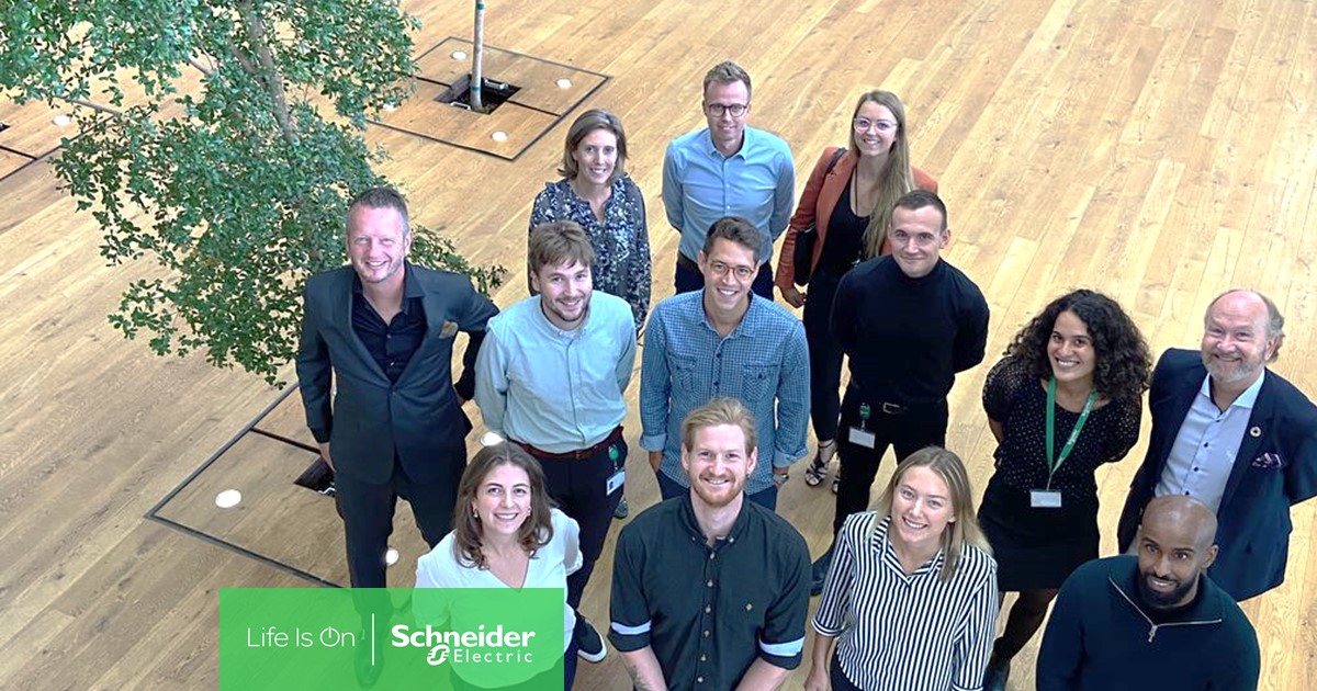 SchneiderElecDK's tweet photo. I sidste uge startede 20 graduates rejse i Schneider Electric som en del af vores #SENordicGraduationProgram. Læs om vores graduate program her: https://t.co/2njiUxnmQM
#SchneiderElectric https://t.co/stDWUfthl6