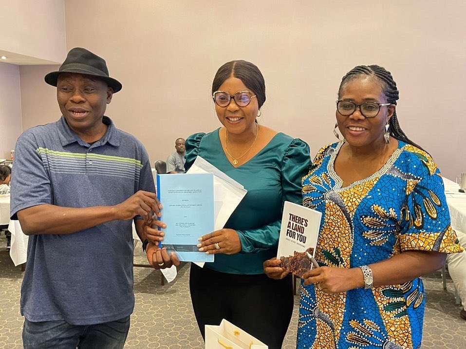 g_ofure's tweet image. Some pictures from my Canada real estate masterclass yesterday.

I met some of my investors in Canada physically. There was also the signing of my books.

Happy Investors, happy company 😊

#masterclass #femaledeveloper #coinvestment #thereisalandforyou