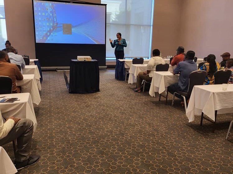 g_ofure's tweet image. Some pictures from my Canada real estate masterclass yesterday.

I met some of my investors in Canada physically. There was also the signing of my books.

Happy Investors, happy company 😊

#masterclass #femaledeveloper #coinvestment #thereisalandforyou