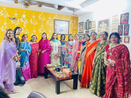 OfficeofAmrita's tweet photo. आज @DelhiPMC अध्यक्ष @AmritaDhawan1 जी ने उपाध्यक्ष @NikitajiNetaji द्वारा "हरतालिका तीज" के अवसर पर आयोजित मेहंदी कार्यक्रम में शिरकत की। https://t.co/DZDEpRkJxC