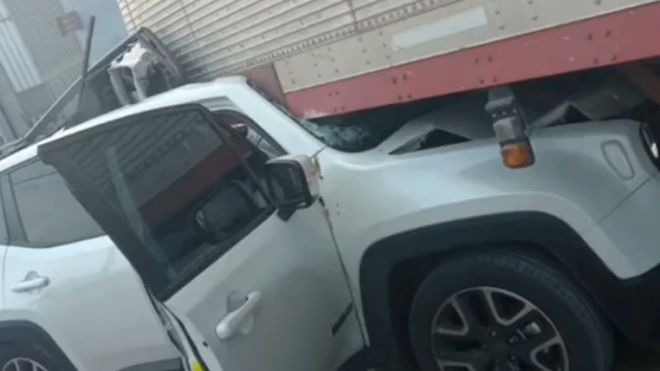 alertas24hs's tweet photo. No hay derecho a que se caguen en el esfuerzo del laburante asi.

Video completo, roban y destrozan una camioneta en minutos.
Miralo aca https://t.co/0lhBRmU8M9 https://t.co/kZidCxawkr