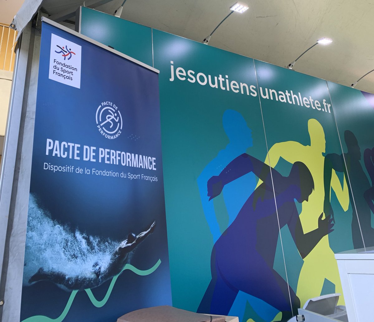 La <a href="/fondationsport/">Fondation du Sport Français</a> est présente à la #REF22 pour présenter le dispositif #PactedePerformance aux entreprises.

Rejoignez-nous et soutenez un sportif de haut niveau ! 🤝

<a href="/MEDEFsport/">MEDEF Sport</a>