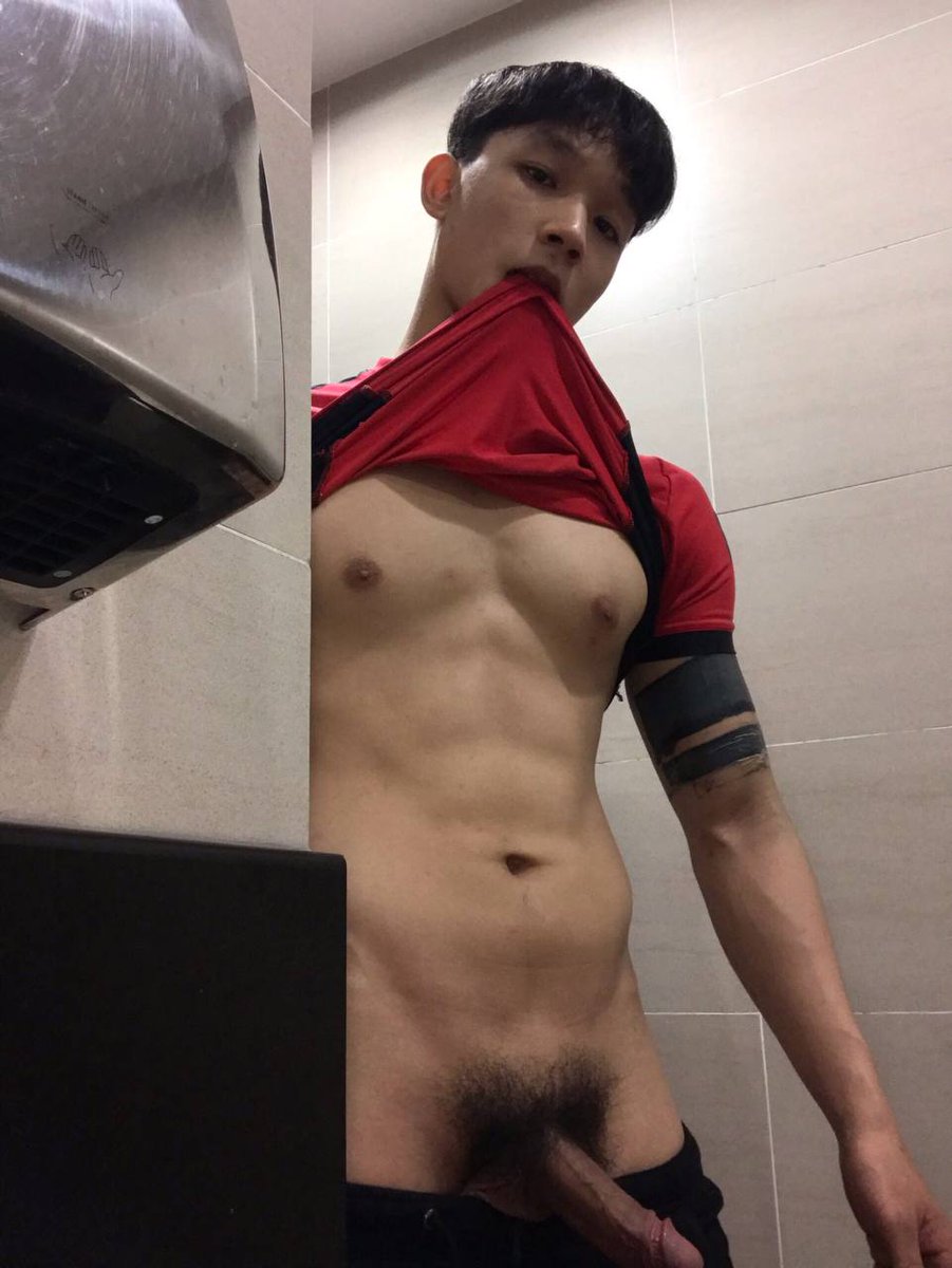 Naughtybeauti's tweet photo. Bất ngờ chưa ông già. Có clip nữa mà thôi ko đăng. https://t.co/eJzVURoKqV